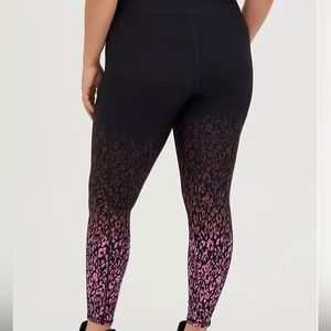 Torrid pocket leggings pink black animal leopard 00 10 NWT